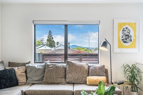 Photo of property in 1/41 Target Road, Totara Vale, Auckland, 0629