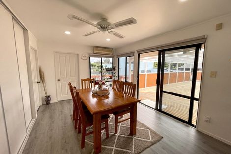 Photo of property in 5 Avonleigh Road, Green Bay, Auckland, 0604