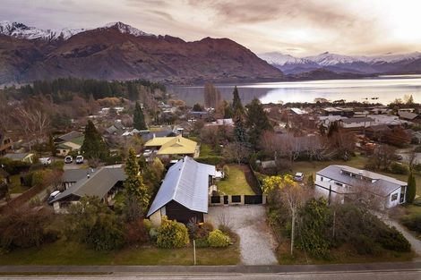 Photo of property in 152 Beacon Point Road, Wanaka, 9305