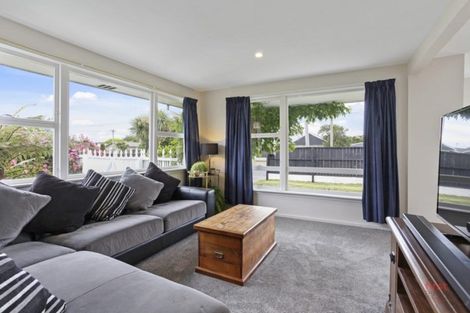 Photo of property in 396 Mairehau Road, Parklands, Christchurch, 8083