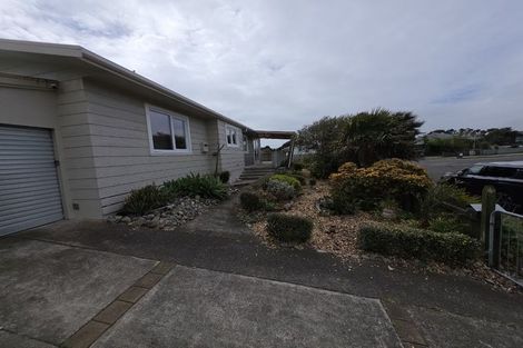 Photo of property in 5 Simcox Street, Otaki Beach, Otaki, 5512