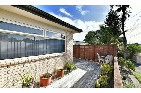 Photo of property in 10 Centreway Road, Orewa, 0931