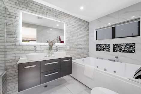 Photo of property in 2c Bledisloe Street, Cockle Bay, Auckland, 2014