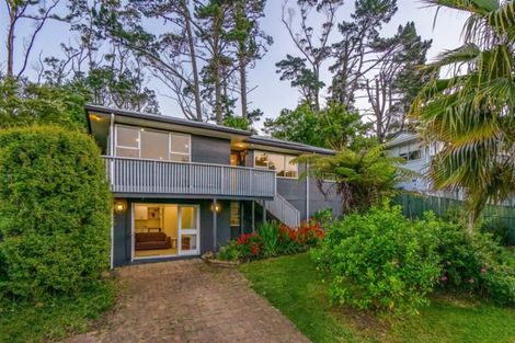 Photo of property in 26 Staincross Street, Green Bay, Auckland, 0604