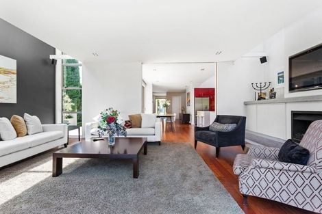 Photo of property in 8 Saint Andrews Square, Strowan, Christchurch, 8052