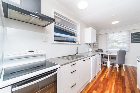 Photo of property in 36 Tararua Terrace, Cloverlea, Palmerston North, 4412