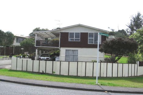 Photo of property in 64 Glenbervie Crescent, Massey, Auckland, 0614
