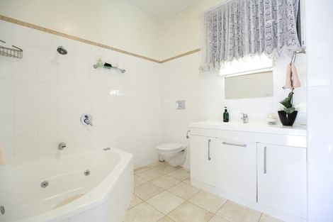 Photo of property in 112 Great South Road, Huntly, 3700