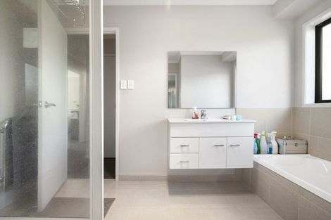 Photo of property in 102a Racecourse Road, Waiuku, 2123