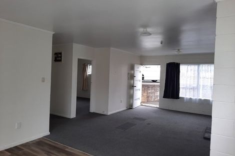 Photo of property in 4 Waimana Road, Conifer Grove, Takanini, 2112