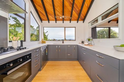 Photo of property in 38 Stanhope Grove, Korokoro, Lower Hutt, 5012