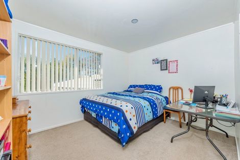 Photo of property in 2 Doone Place, Massey, Auckland, 0614