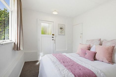 Photo of property in 9 Victory Crescent, Tawa, Wellington, 5028