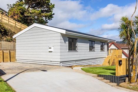 Photo of property in 62 Gloaming Hill, Titahi Bay, Porirua, 5022
