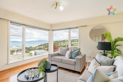 Photo of property in 102 Dowse Drive, Maungaraki, Lower Hutt, 5010