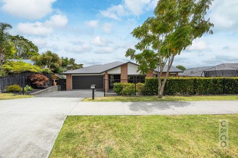 Photo of property in 42 Gilbransen Road, Kumeu, 0810