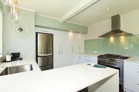 Photo of property in 39 Lyons Avenue, Murrays Bay, Auckland, 0630