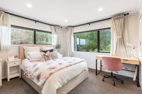 Photo of property in 33d Wairau Road, Forrest Hill, Auckland, 0627