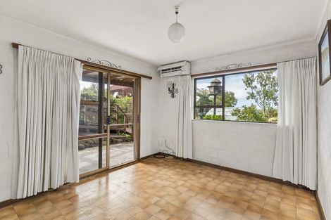 Photo of property in 2/29 Barker Rise, Northcross, Auckland, 0632