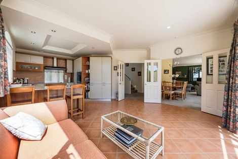 Photo of property in 30 Woodridge Avenue, Northcross, Auckland, 0630