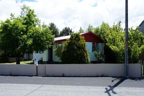 Photo of property in 16 Rata Road, Twizel, 7901