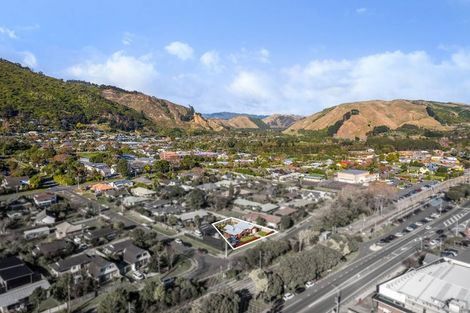 Photo of property in 19 Pehi Kupa Street, Waikanae, 5036