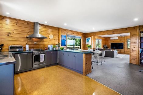 Photo of property in 3 Tawhana Crescent, Red Beach, 0932