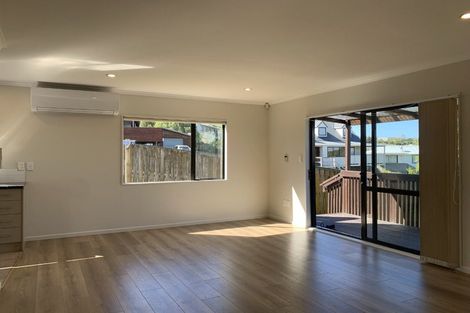 Photo of property in 8 Kayle Glen, West Harbour, Auckland, 0618