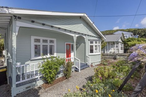 Photo of property in 39 Dee Street, Island Bay, Wellington, 6023