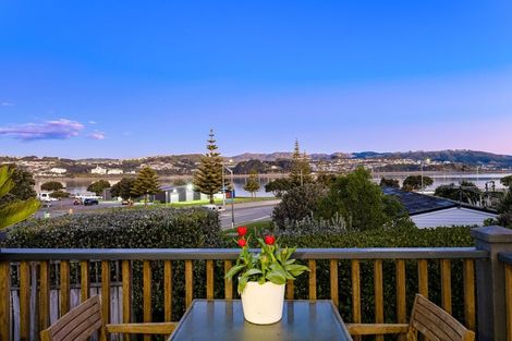 Photo of property in 140 Main Road, Titahi Bay, Porirua, 5022
