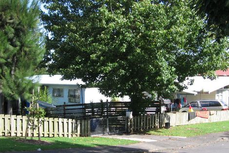 Photo of property in 8 Hanui Place, Massey, Auckland, 0614