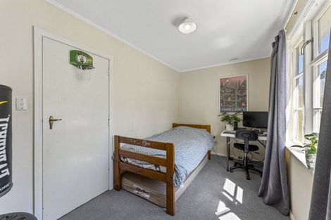 Photo of property in 52 Bird Grove, Stokes Valley, Lower Hutt, 5019
