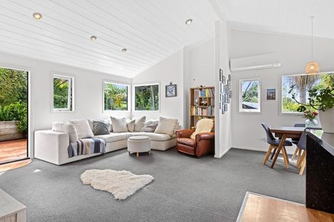 Photo of property in 141 Matipo Road, Te Atatu Peninsula, Auckland, 0610