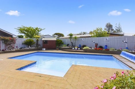 Photo of property in 11 Oakwood Grove, Paraparaumu Beach, Paraparaumu, 5032