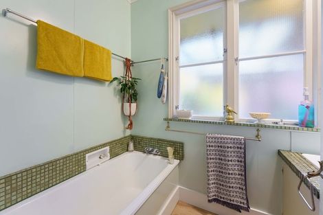 Photo of property in 11 Iti Grove, Waikanae, 5036