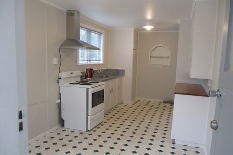 Photo of property in 19 Queenwood Road, Levin, 5510