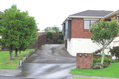 Photo of property in 2/19 Lexington Drive, Botany Downs, Auckland, 2010