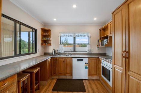 Photo of property in 36 Eruini Street, Waikanae Beach, Waikanae, 5036