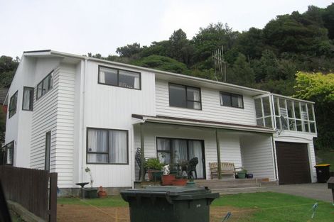 Photo of property in 29 Balliol Drive, Tawa, Wellington, 5028