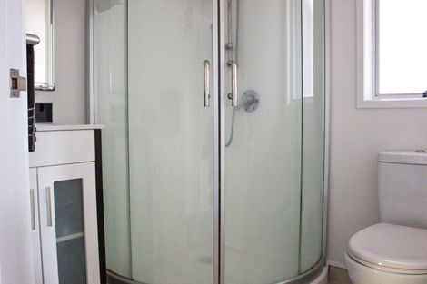 Photo of property in 15 Taikata Road, Te Atatu Peninsula, Auckland, 0610