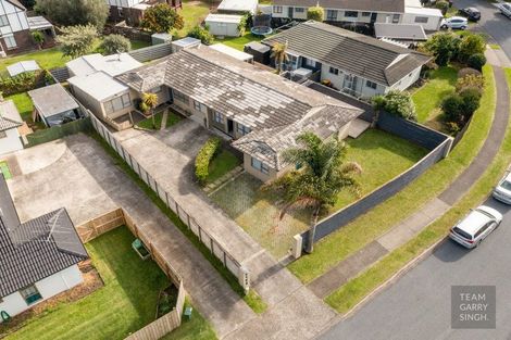 Photo of property in 2/41 Challen Close, Conifer Grove, Takanini, 2112