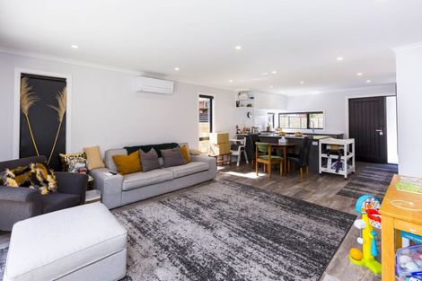 Photo of property in 27 Reakes Crescent, Wallaceville, Upper Hutt, 5018