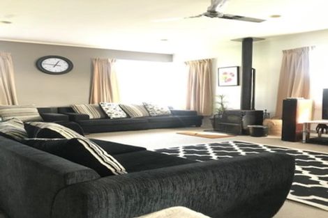 Photo of property in 98 Caribbean Drive, Unsworth Heights, Auckland, 0632