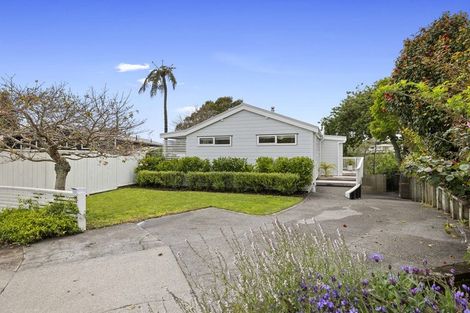 Photo of property in 12 Honnor Place, Hurdon, New Plymouth, 4310