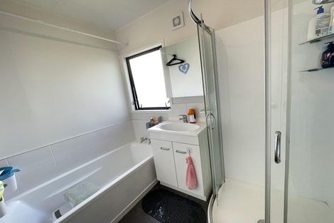 Photo of property in 4 Luxor Place, Massey, Auckland, 0614