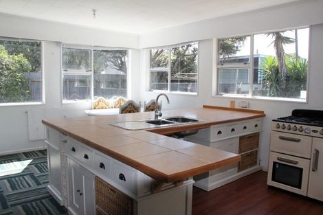 Photo of property in 82 Moana Street, Otaki Beach, Otaki, 5512