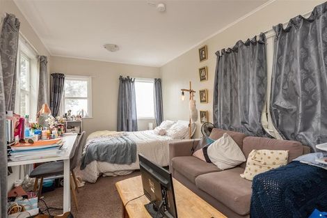 Photo of property in 80 Kelburn Parade, Kelburn, Wellington, 6012