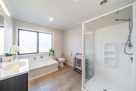 Photo of property in 16 Te Punga Road, Wallaceville, Upper Hutt, 5018