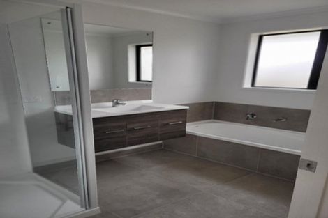 Photo of property in 5 Kapiakauri Road, One Tree Point, 0118