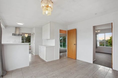 Photo of property in 16 Leaming Place, Clarks Beach, 2122